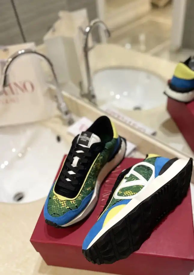 hype Valentino Sneakers