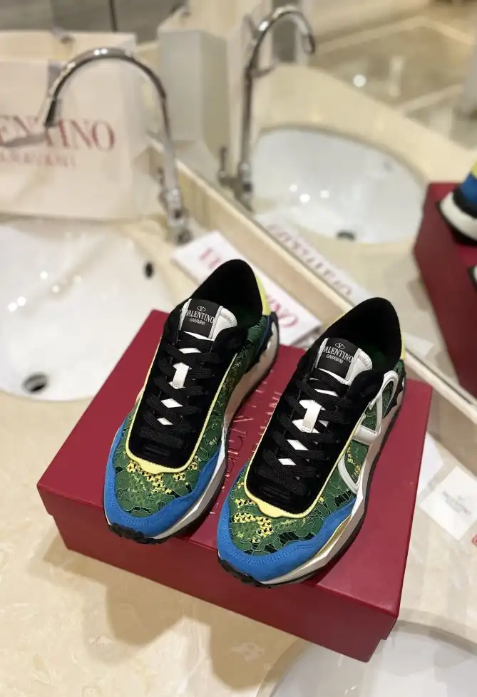 hype Valentino Sneakers