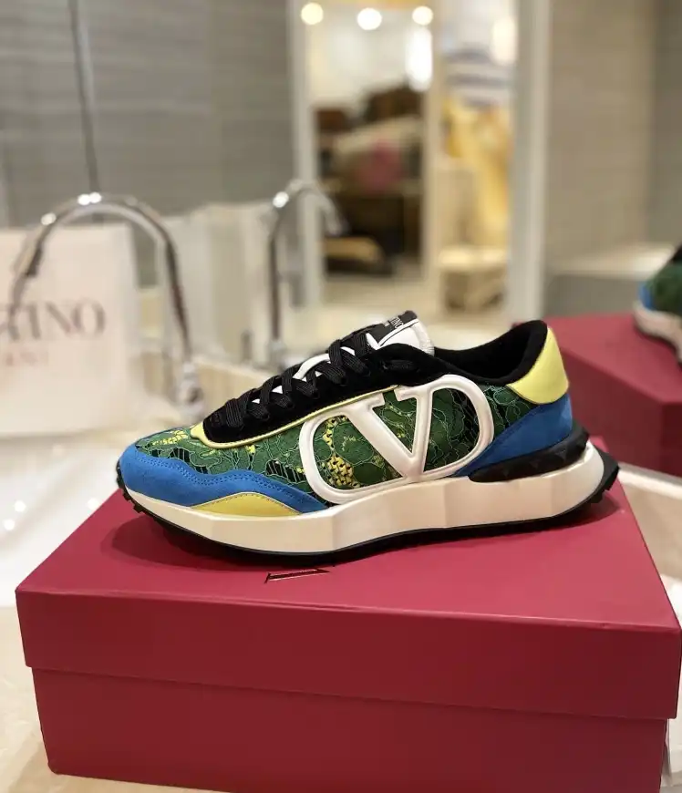 hype Valentino Sneakers