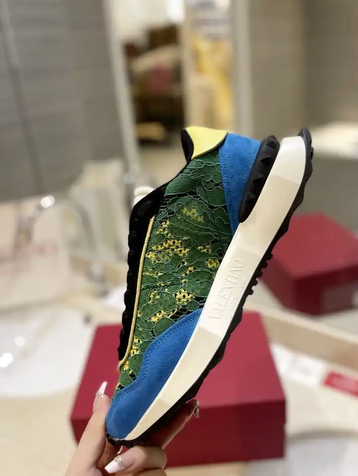 hype Valentino Sneakers