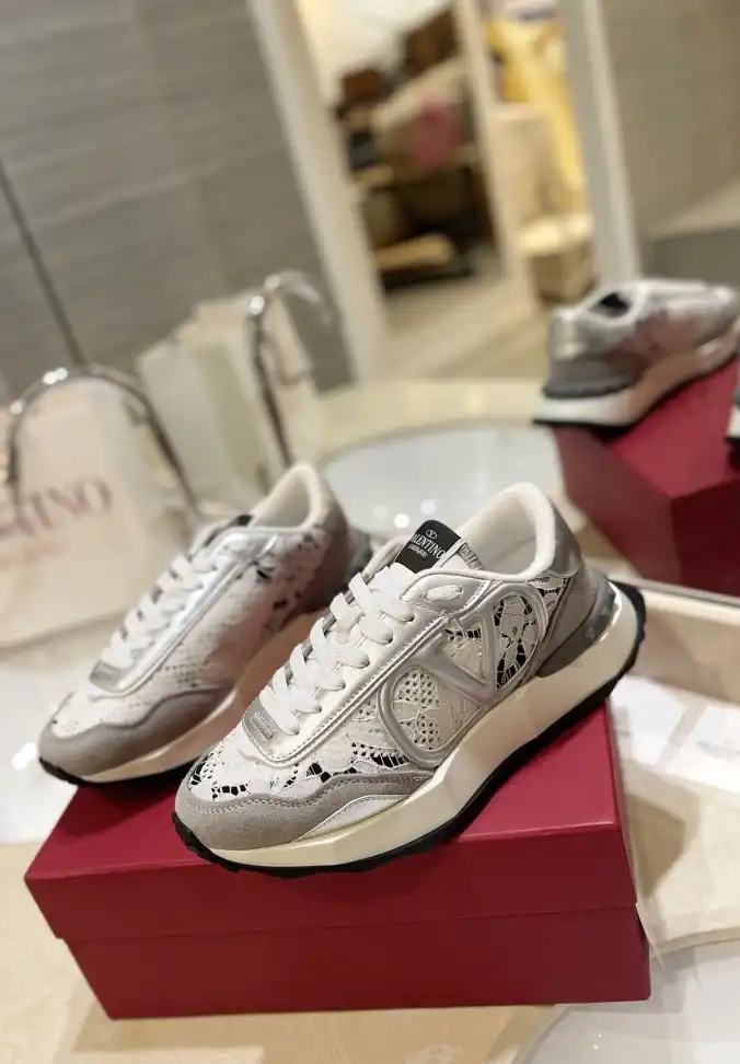 hype Valentino Sneakers