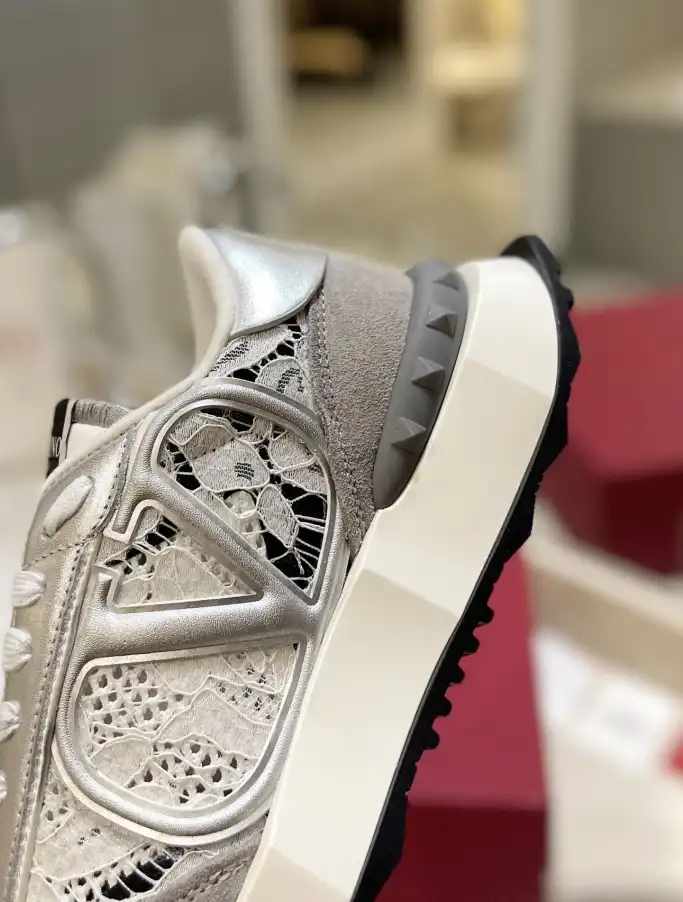 hype Valentino Sneakers