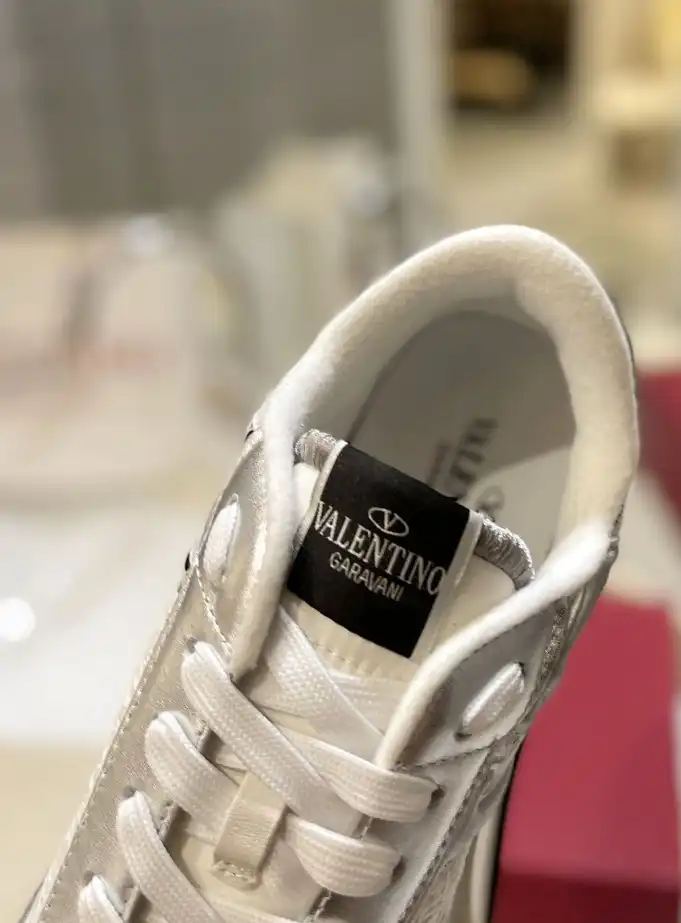 hype Valentino Sneakers