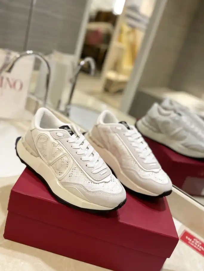 hype Valentino Sneakers