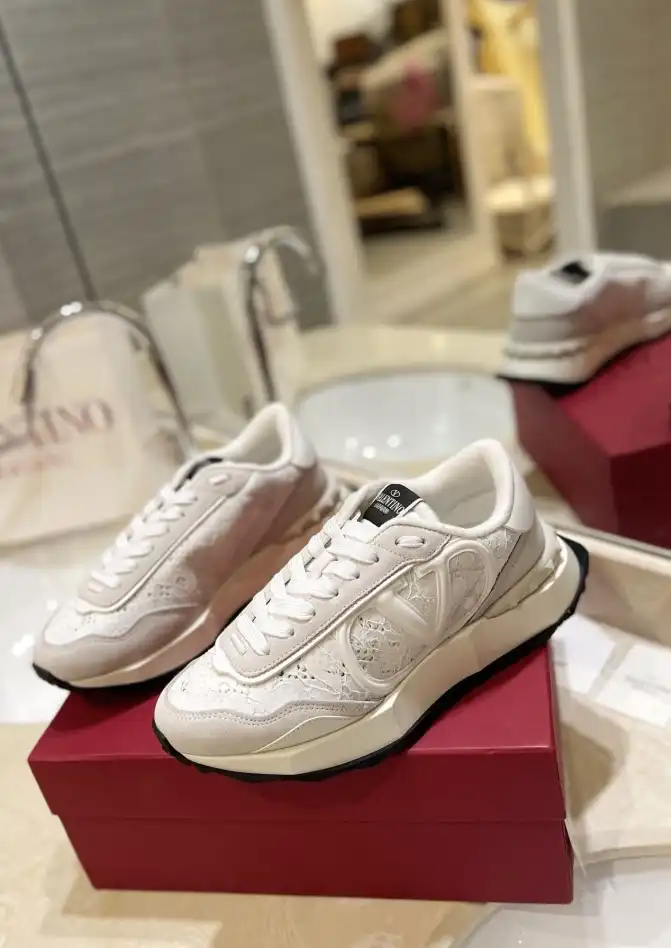 hype Valentino Sneakers