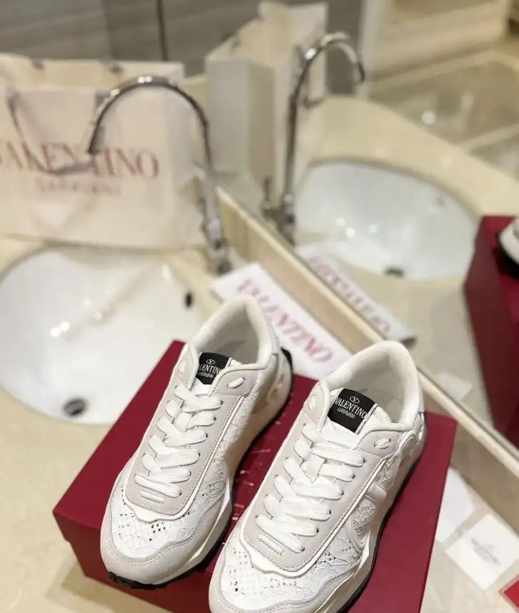 hype Valentino Sneakers