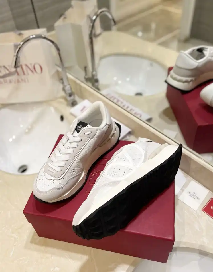 hype Valentino Sneakers