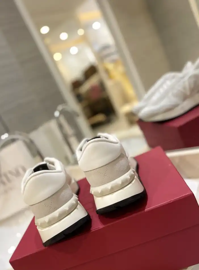 hype Valentino Sneakers