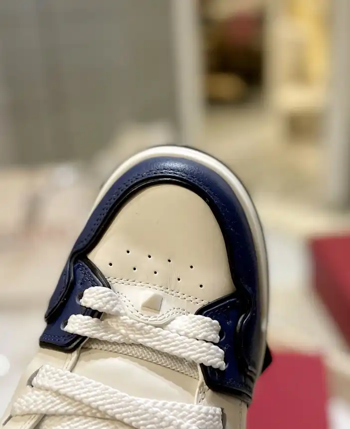 hype Valentino Sneakers