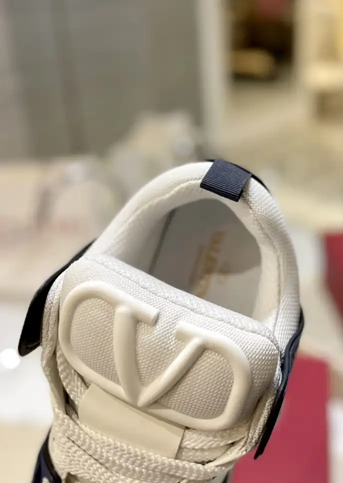 hype Valentino Sneakers