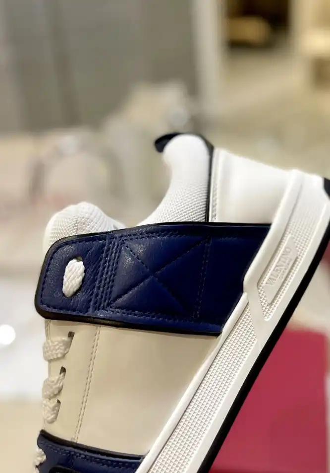 hype Valentino Sneakers