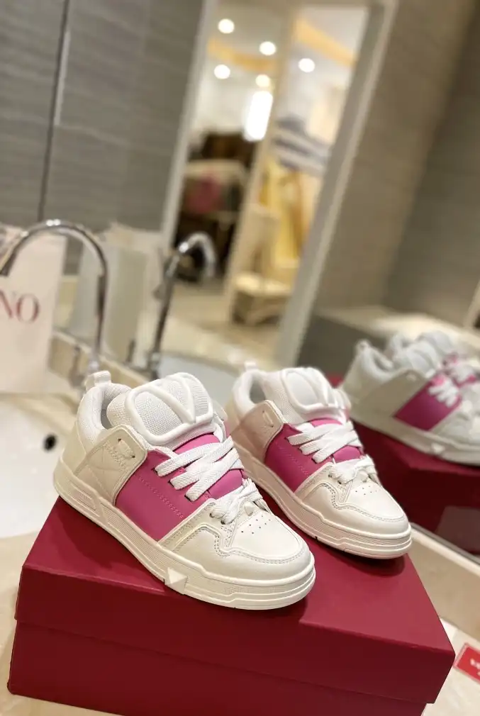 hype Valentino Sneakers