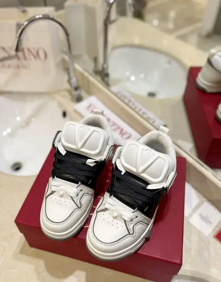 hype Valentino Sneakers