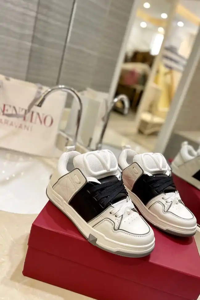 hype Valentino Sneakers