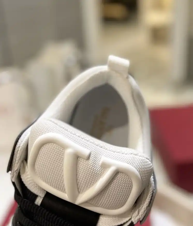 hype Valentino Sneakers