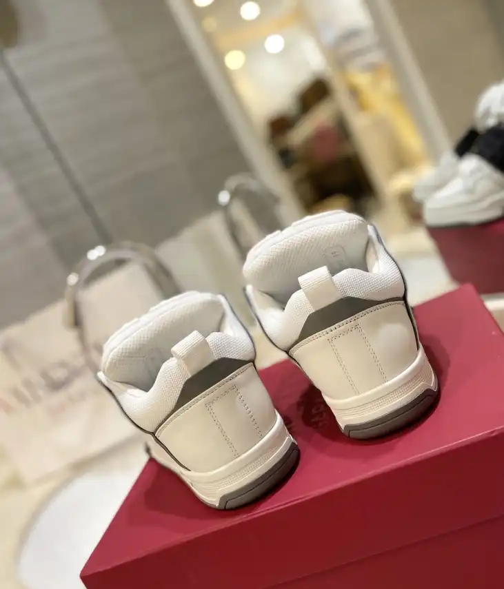 hype Valentino Sneakers