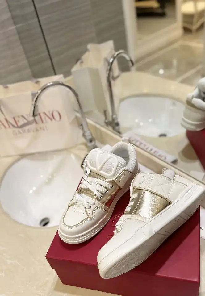 hype Valentino Sneakers