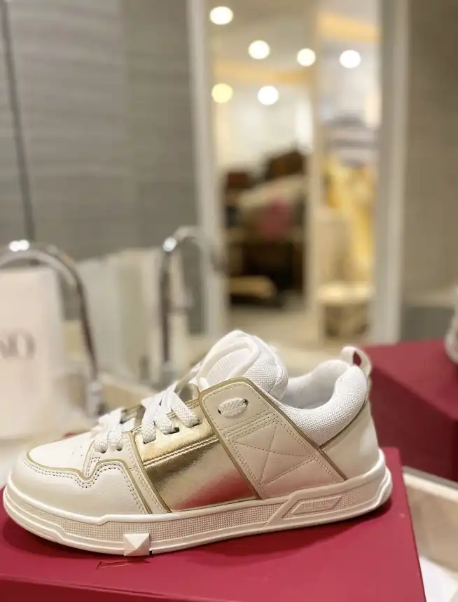 hype Valentino Sneakers