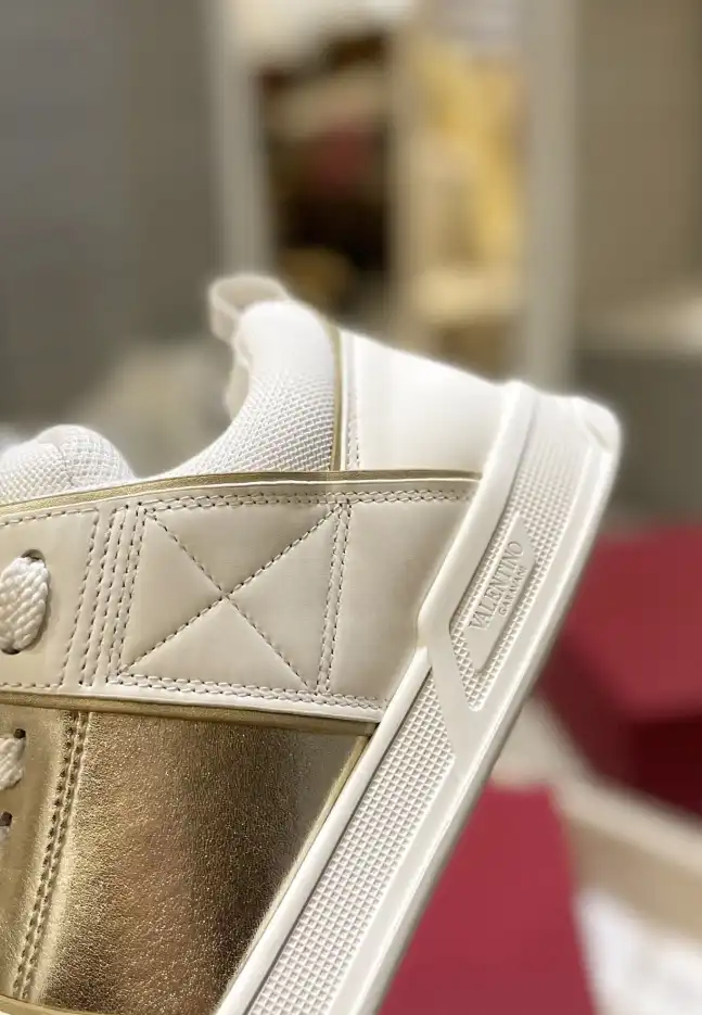 hype Valentino Sneakers