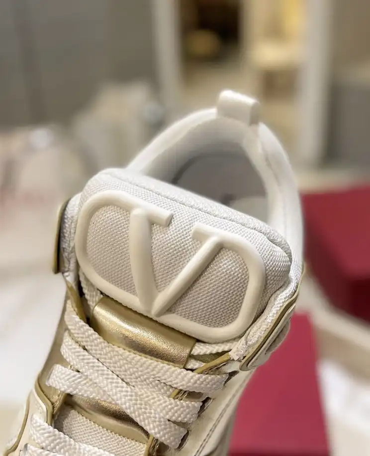 hype Valentino Sneakers