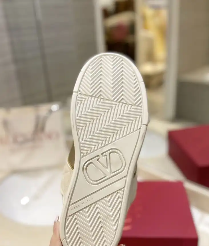 hype Valentino Sneakers