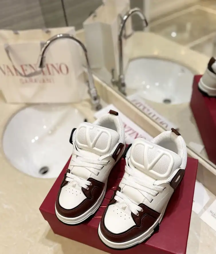 hype Valentino Sneakers