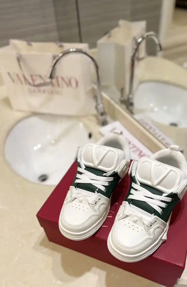 hype Valentino Sneakers