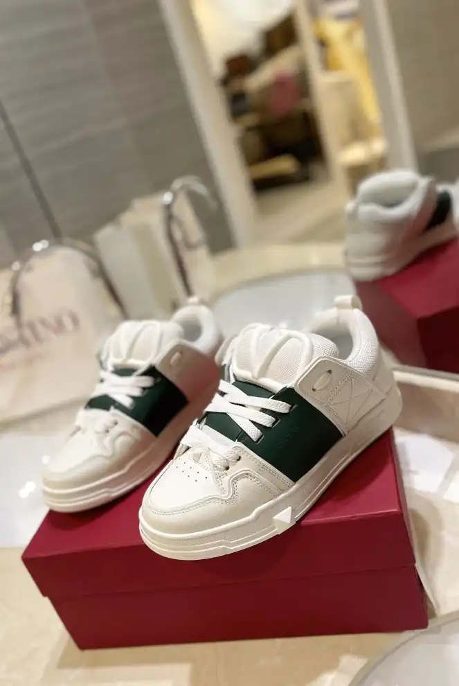 hype Valentino Sneakers