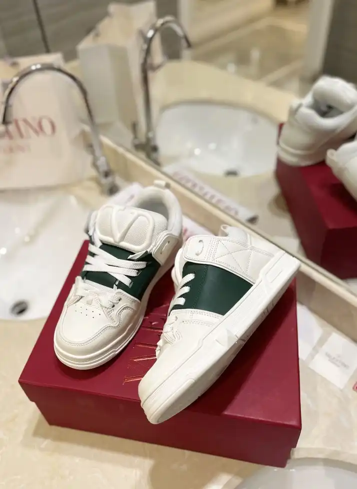 hype Valentino Sneakers