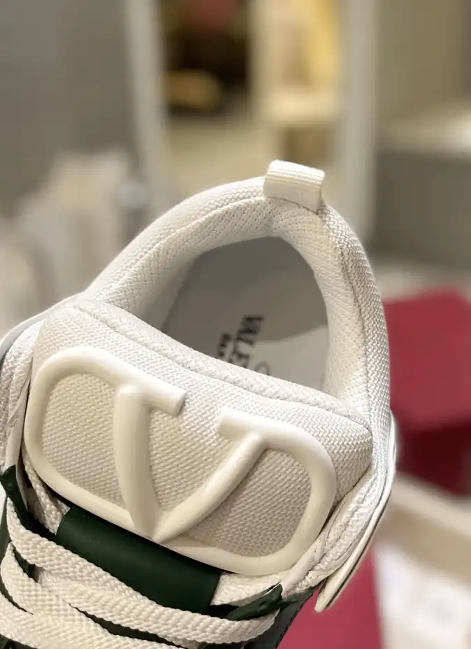 hype Valentino Sneakers