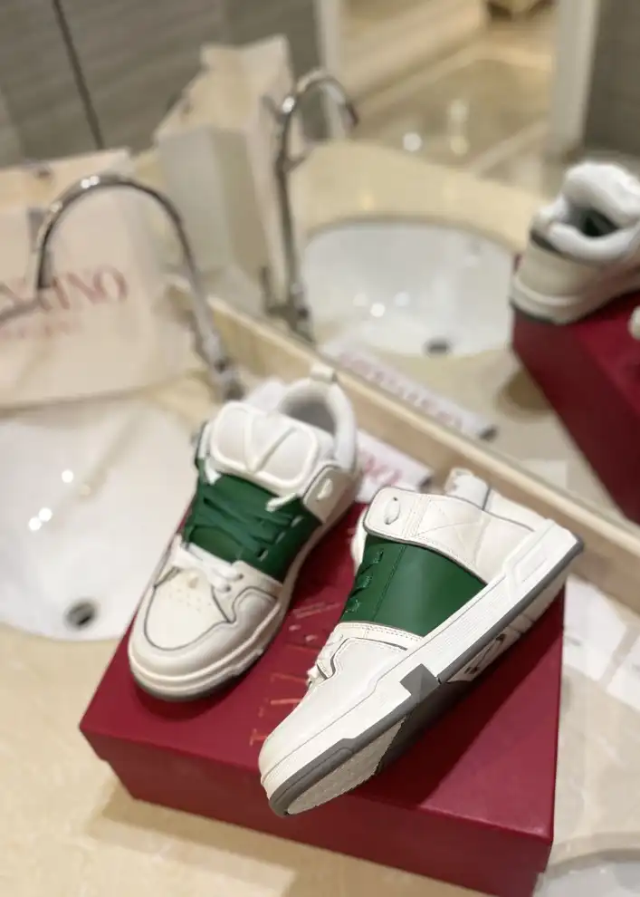 hype Valentino Sneakers