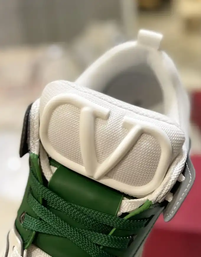 hype Valentino Sneakers