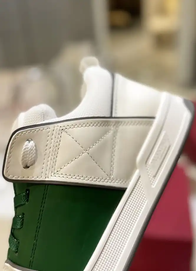 hype Valentino Sneakers