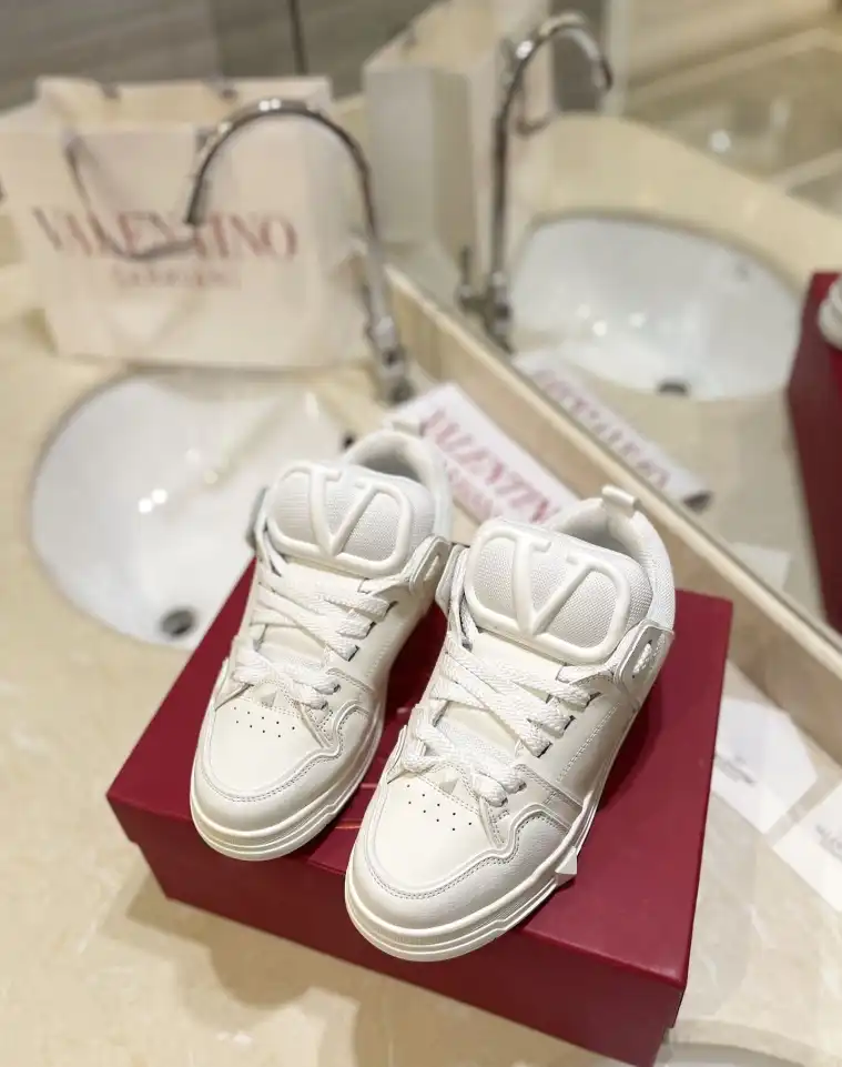 hype Valentino Sneakers