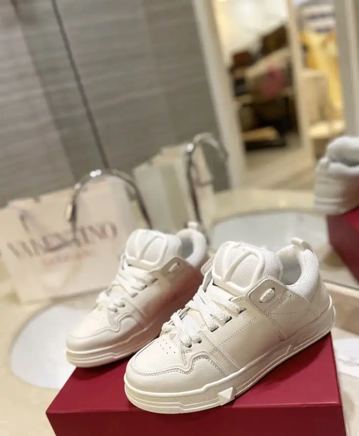 hype Valentino Sneakers