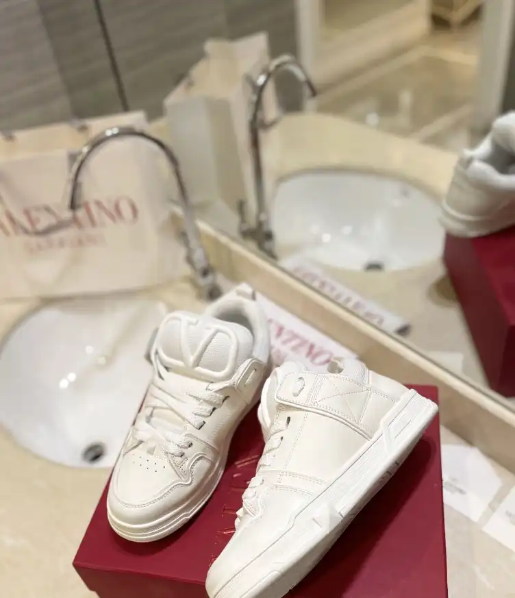 hype Valentino Sneakers