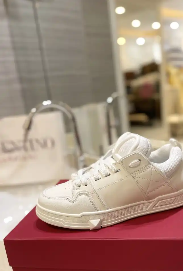 hype Valentino Sneakers