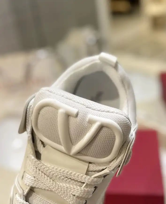 hype Valentino Sneakers