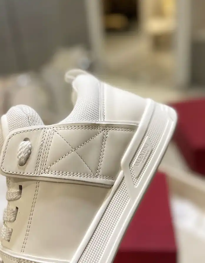 hype Valentino Sneakers