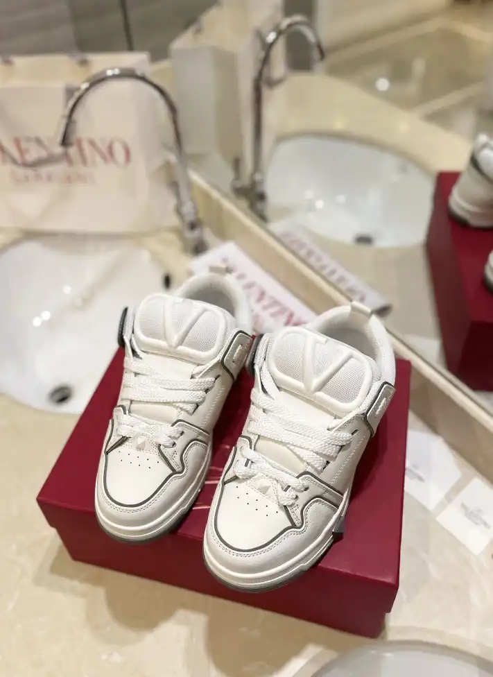 hype Valentino Sneakers