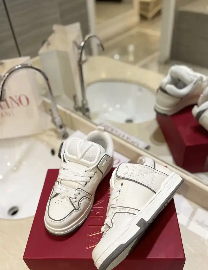 hype Valentino Sneakers