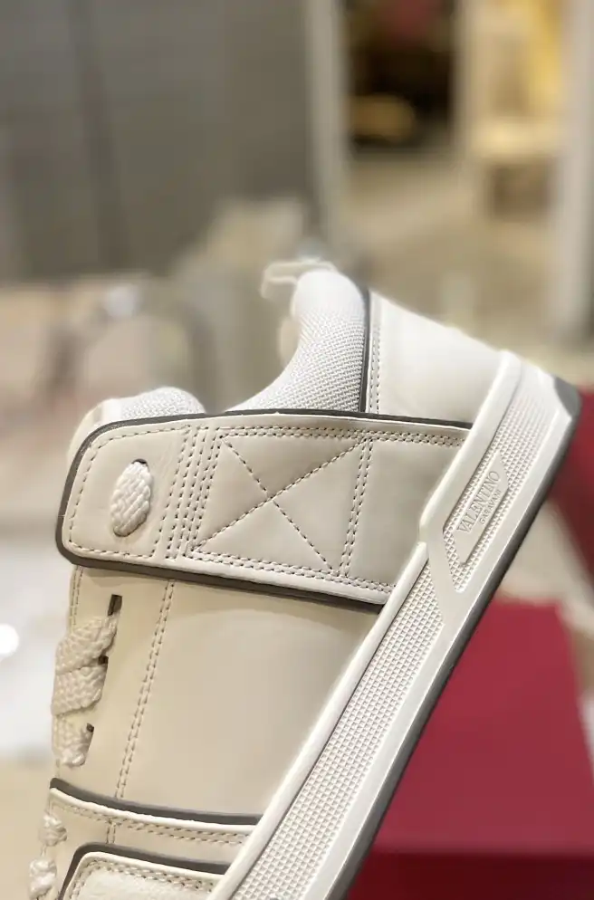 hype Valentino Sneakers