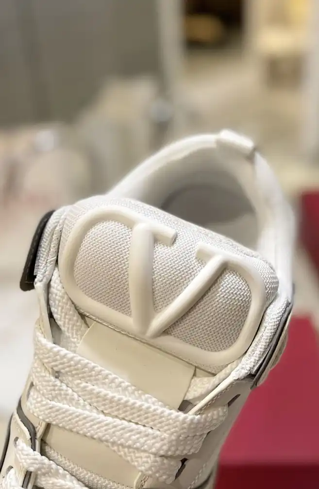 hype Valentino Sneakers