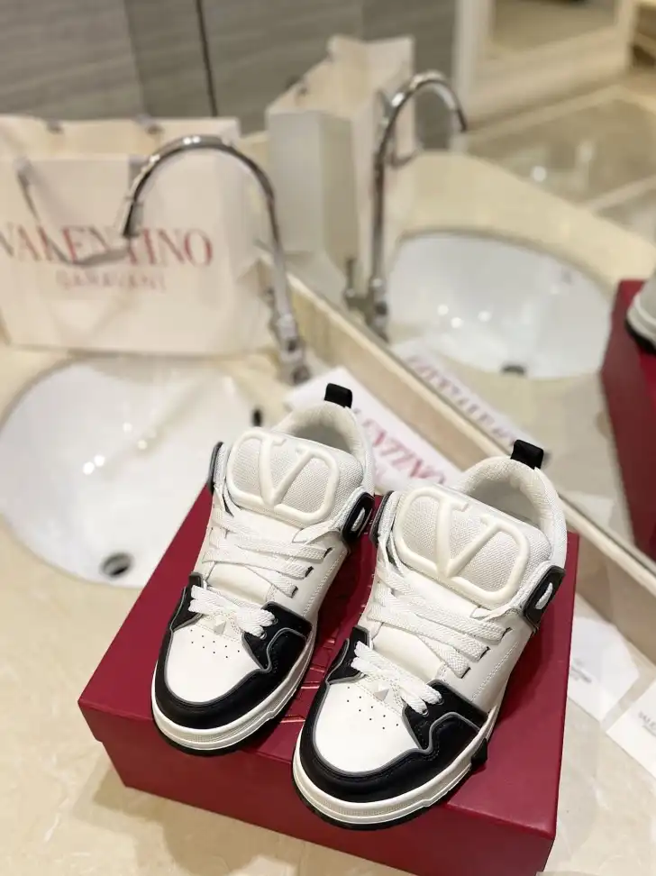 hype Valentino Sneakers