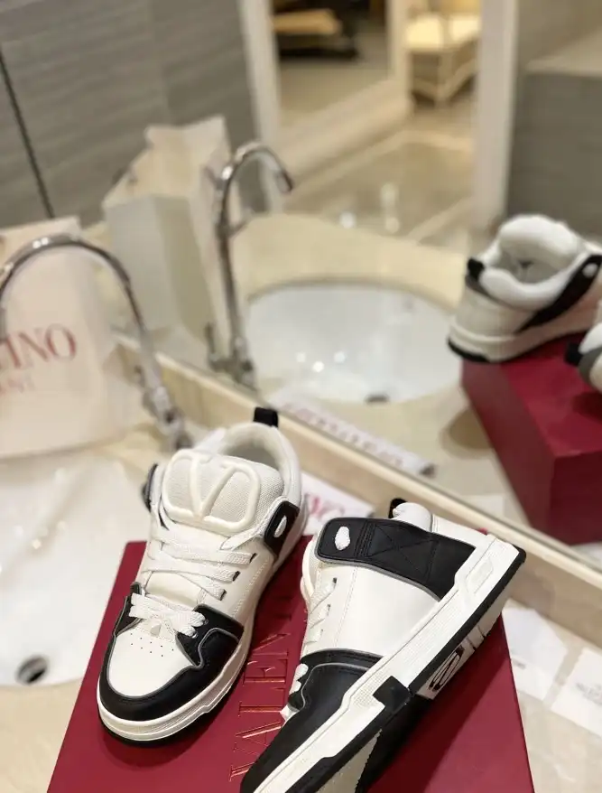 hype Valentino Sneakers