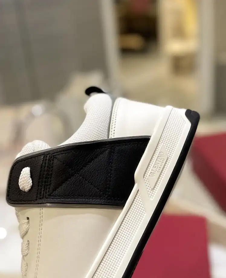 hype Valentino Sneakers