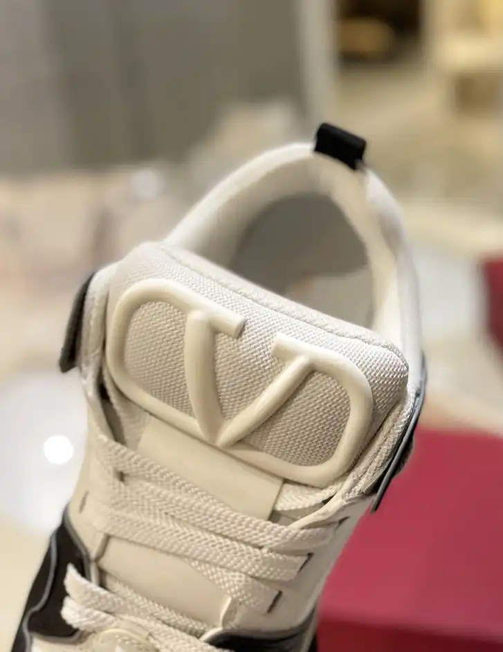 hype Valentino Sneakers