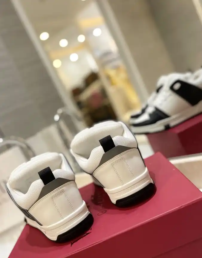 hype Valentino Sneakers