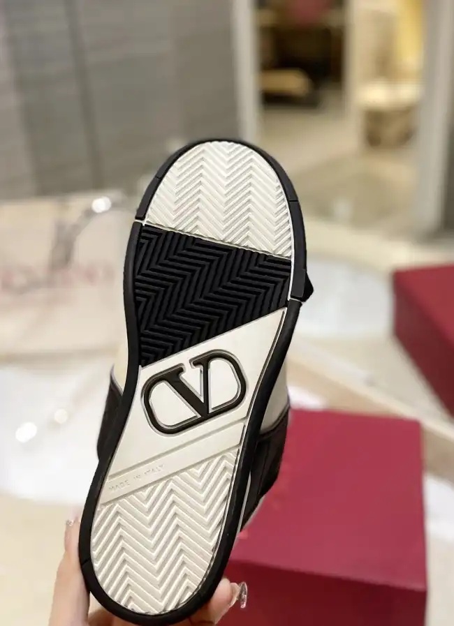 hype Valentino Sneakers