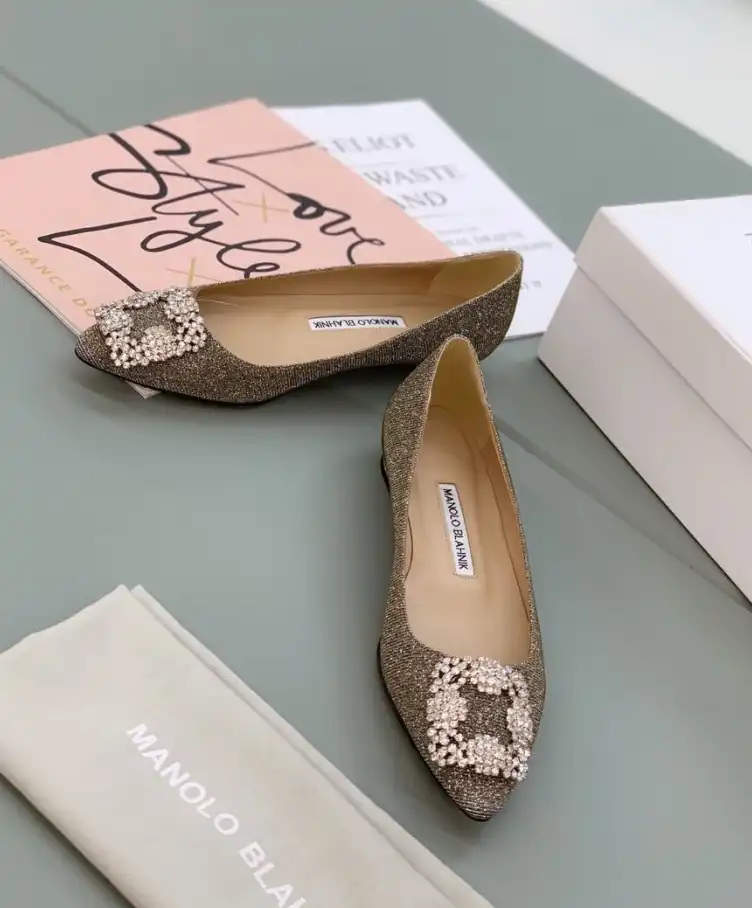 hype Manolo Blahnik flat shoes